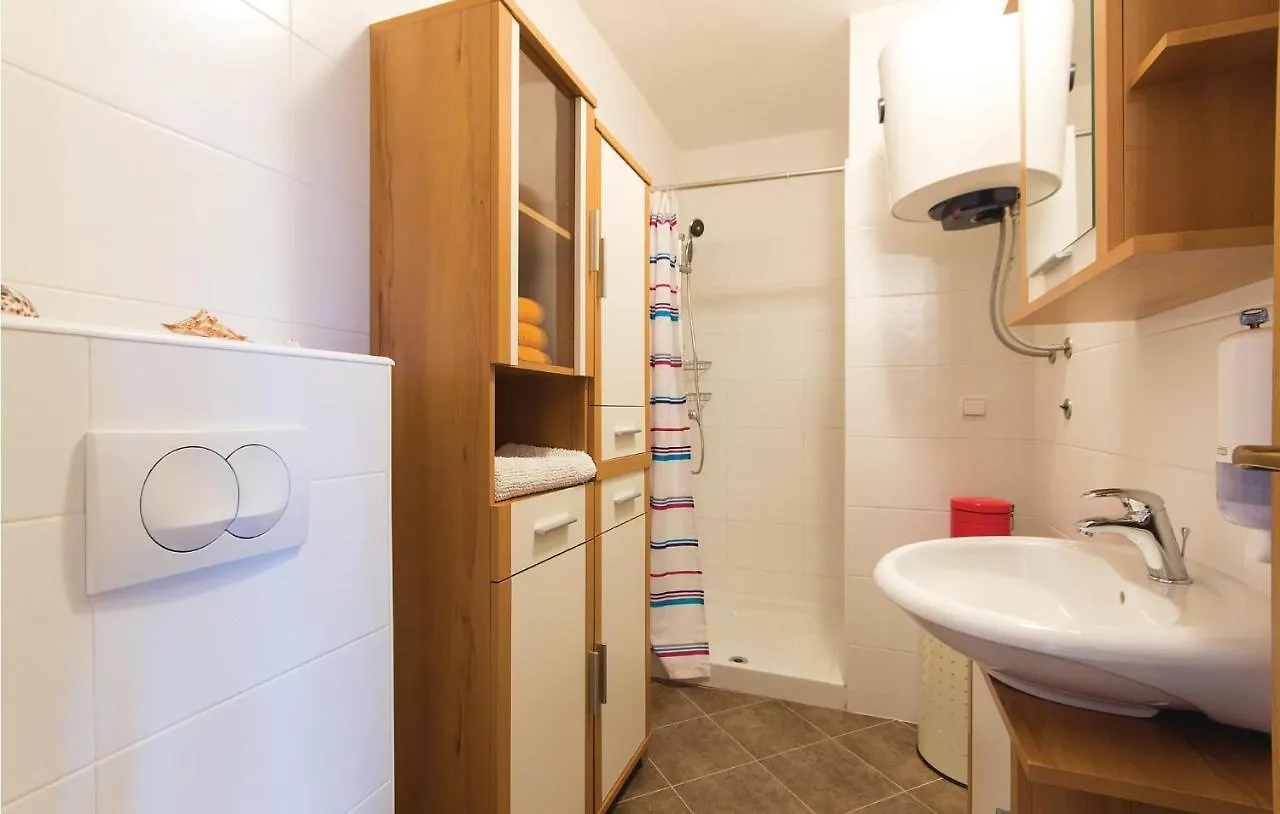 Nice Apartment In Fondole With Wifi كرواتيا