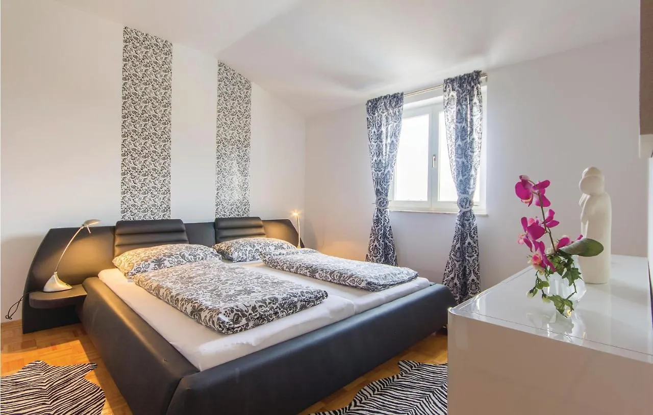 Nice Apartment In Fondole With Wifi